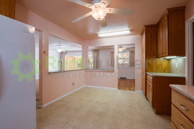 Building Photo - WOW!!!   PRICE REDUCED FOR FALL!!