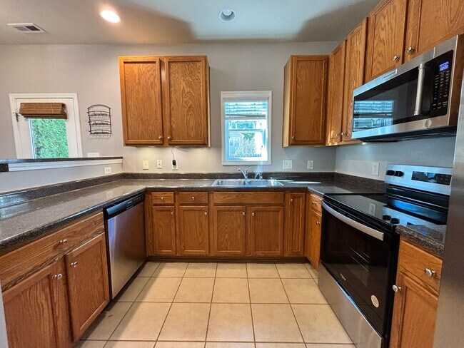 Building Photo - 3 Bedroom in Huntersville with Fenced Back...