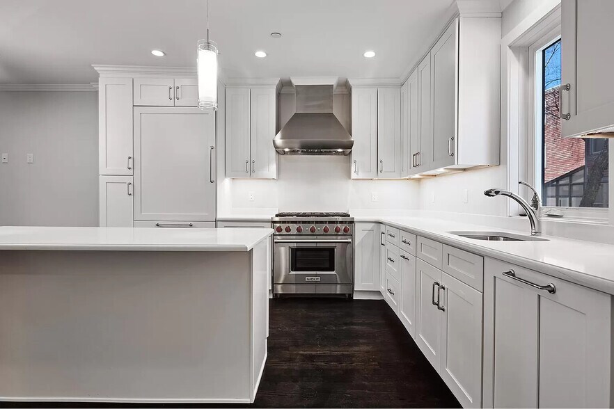 Building Photo - 57 Hurley St