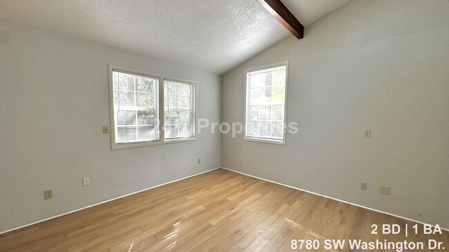 Building Photo - Bright 2 BD | 1 BA Home - A Hidden Gem in Garden Home!