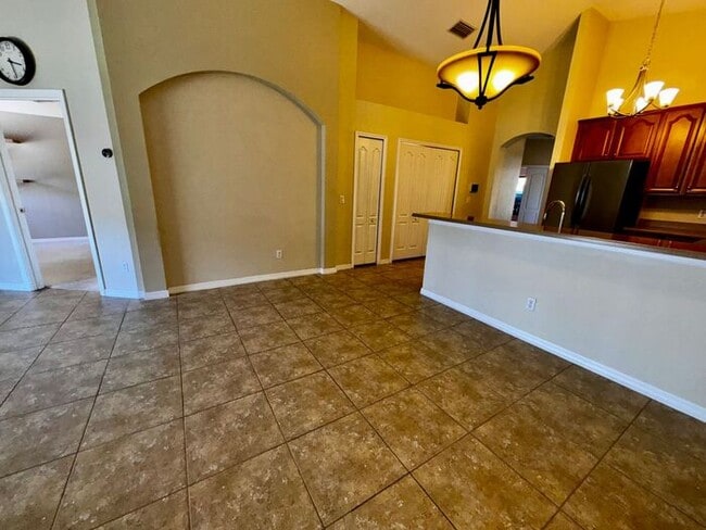 Building Photo - Timber Isle 4 bedroom home 2 bath home on a corner lot with New Kitchen Appliances!