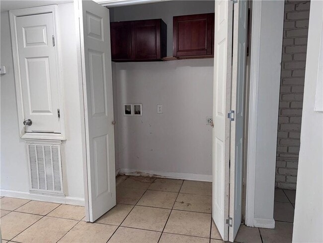 Building Photo - 7021 Yorktown Dr