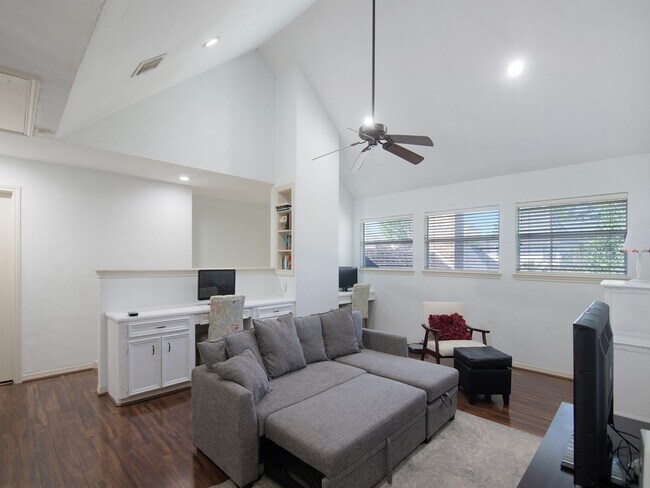 Building Photo - 25 Cokeberry St