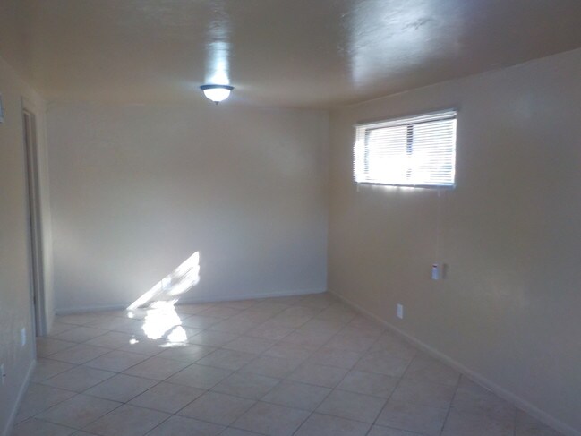 Building Photo - 8100 E Kenyon Dr
