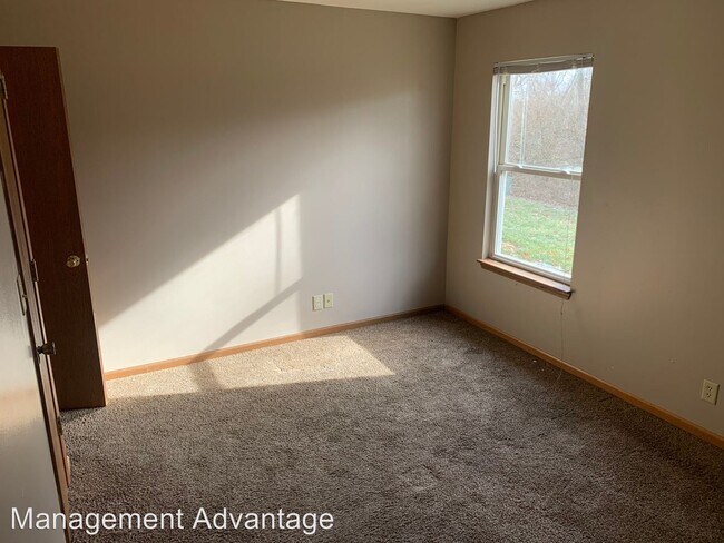 Building Photo - 2701-2703 Plaza Ln