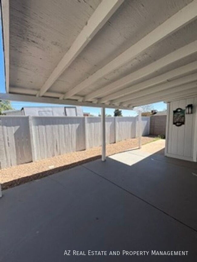 Building Photo - 502 E Cody Dr