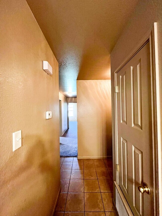 Building Photo - 1303 Nicholas Cir