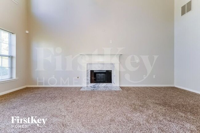 Building Photo - 9553 Lakeview Cir