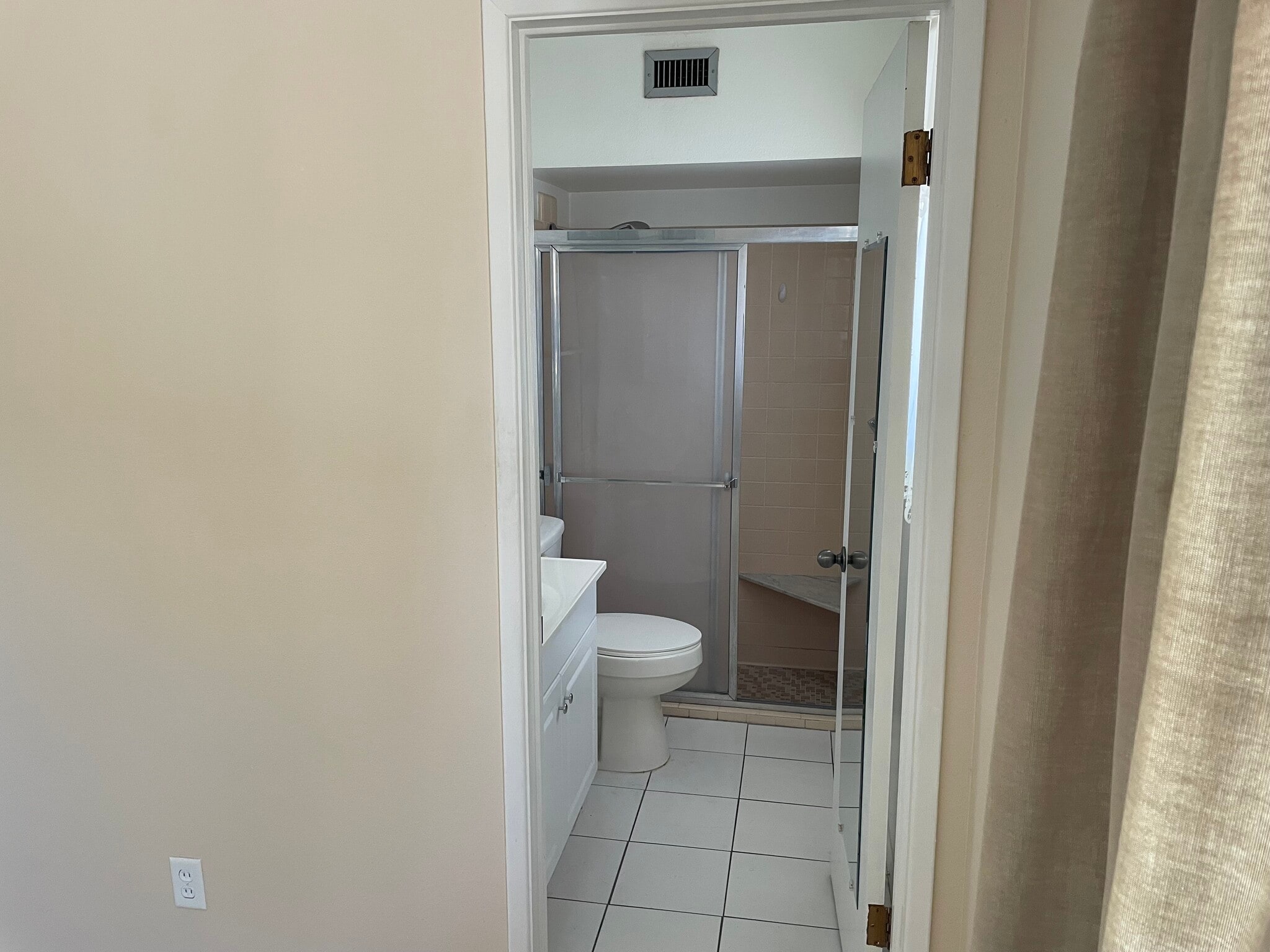 Master bath - 11044 W Sun City Blvd