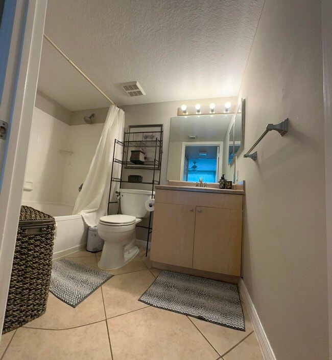 Building Photo - 805 Villa Cir