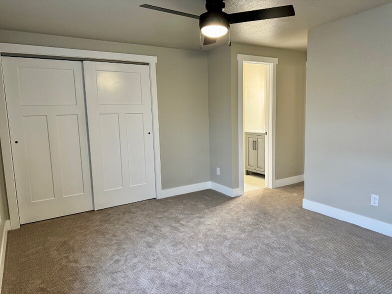 Building Photo - 4512 Pierce Ave