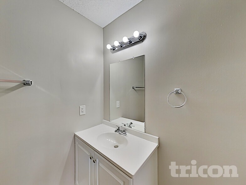 Building Photo - 3118 Montcalm Ct