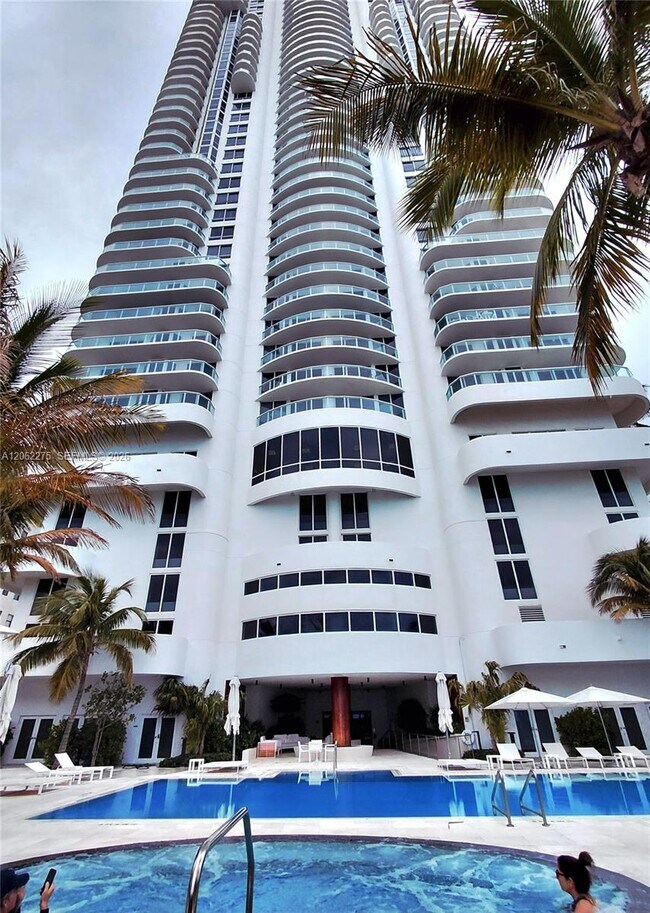 Building Photo - 6365 Collins Ave