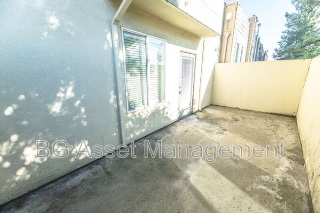 Building Photo - 1459 MacArthur Blvd