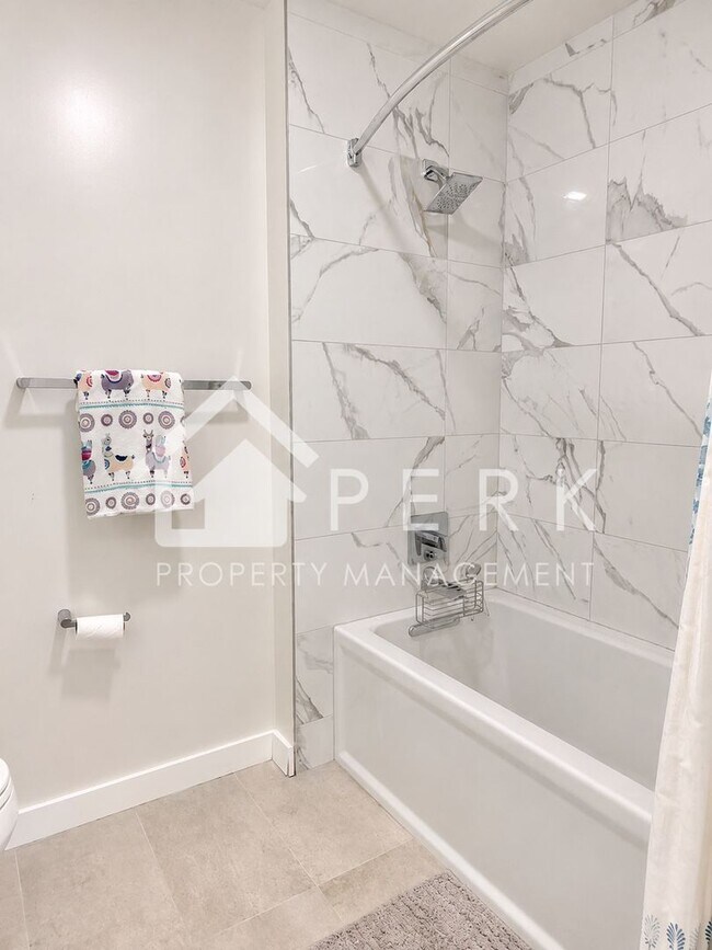 Building Photo - Modern 1 Bed, 1 Bath Condo at Koda