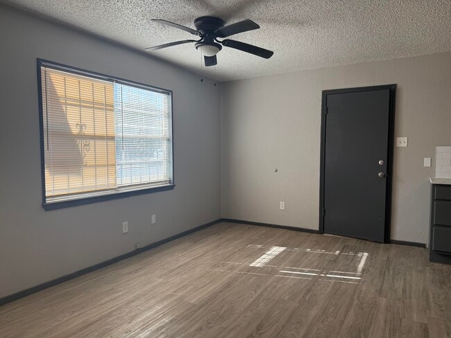 Building Photo - 1318 25th St