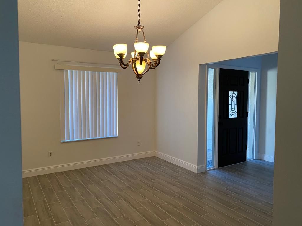 Building Photo - 580 Carrigan Ave