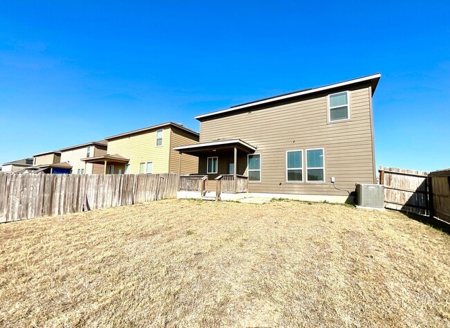 Building Photo - AVAILABLE NOW- Energy-Efficient 4/3 Home with Solar Panels & Pool Access!