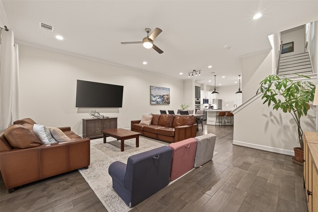 Building Photo - 1027 Gross St