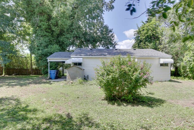 Building Photo - Renovated Virginia Beach Home with Large Yard and Prime Location