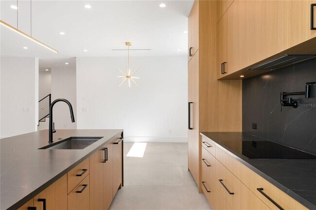 Building Photo - 3010 W Trilby Ave
