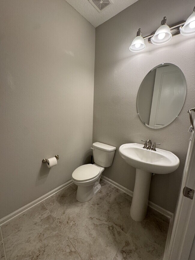 Building Photo - Shearwater, 4 bedroom 3.5 bath home for rent.