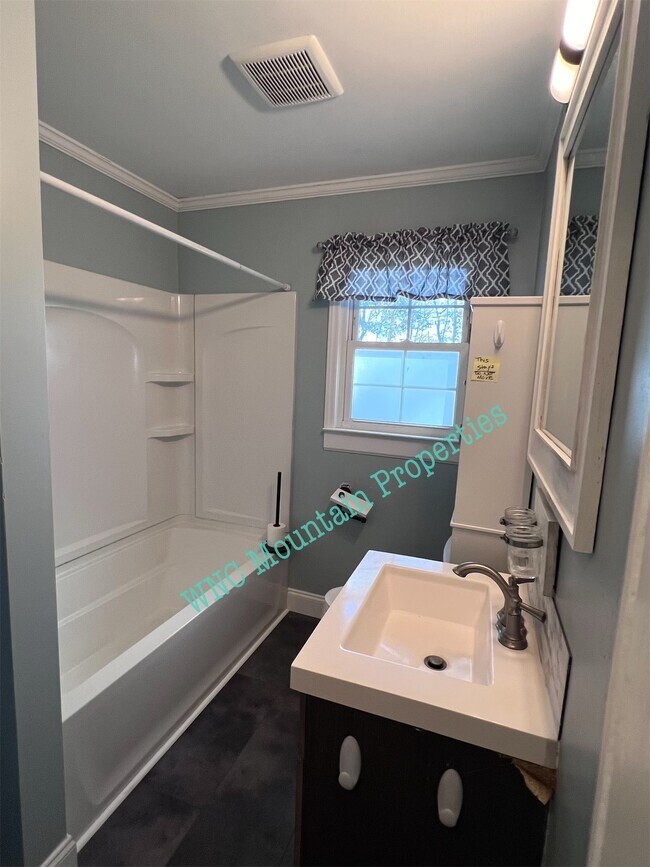 Building Photo - 247 Pleasant Meadow Ln