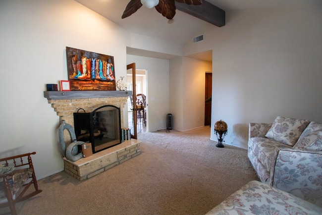 Building Photo - Janin Acers - Pool - Pet Friendly - FURNISHED OR UNFURNISHED
