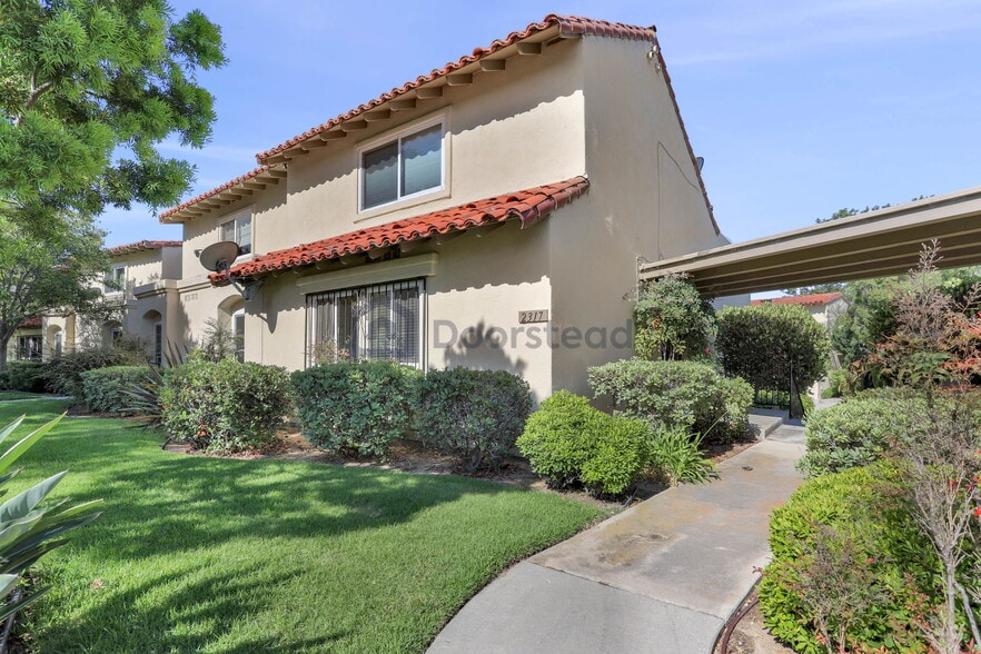 Building Photo - 2317 Eastbluff Dr