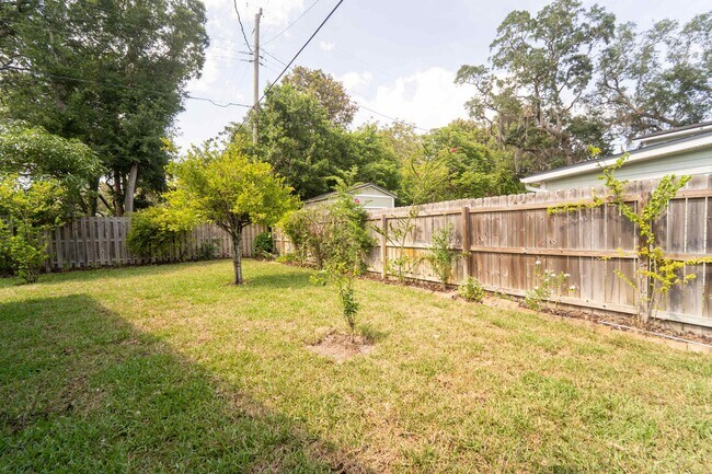 Building Photo - 22 1/2 Fancher Ct