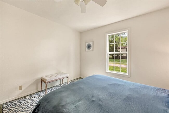 Building Photo - 801 NW C St