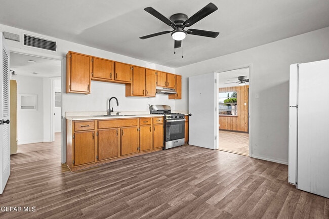 Building Photo - 5017 Sierra Madre Dr