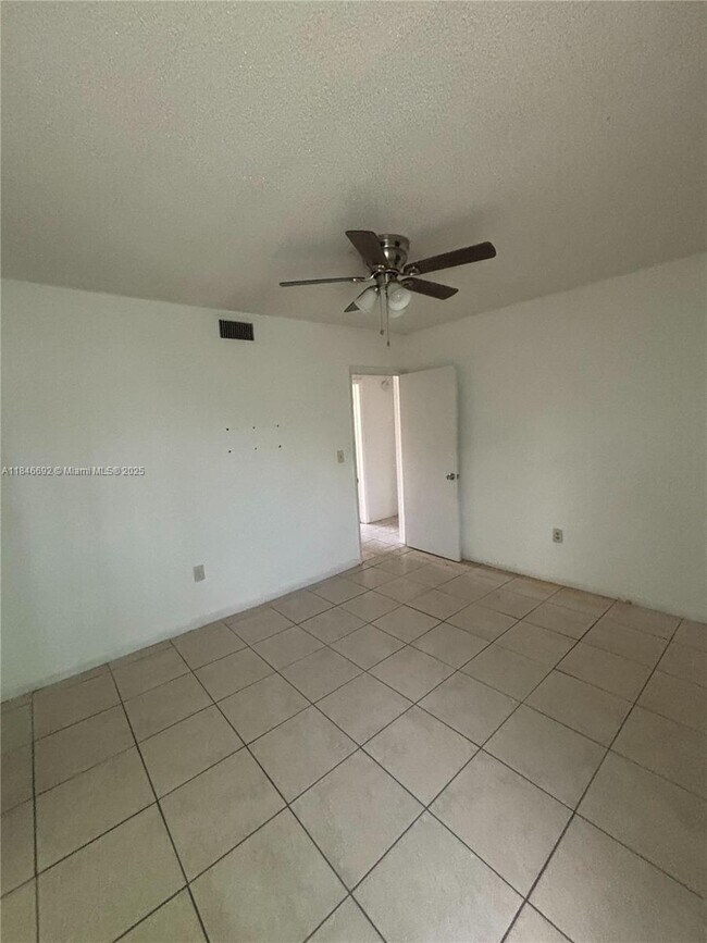 Building Photo - 15813 NW 38th Pl