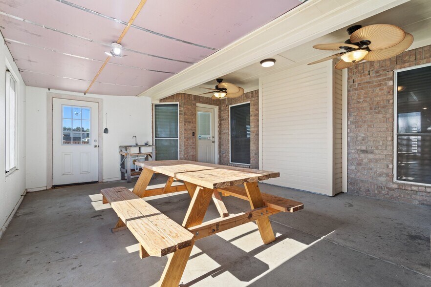 Building Photo - 107 Loda Ct