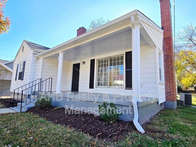 Building Photo - 621 Grace Ave