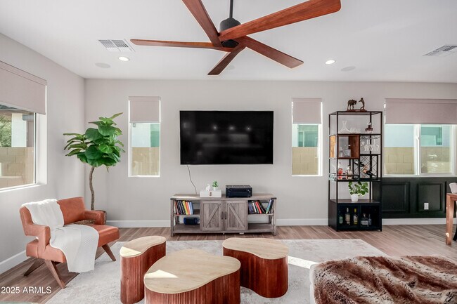 Building Photo - 11353 N Luckenbach St