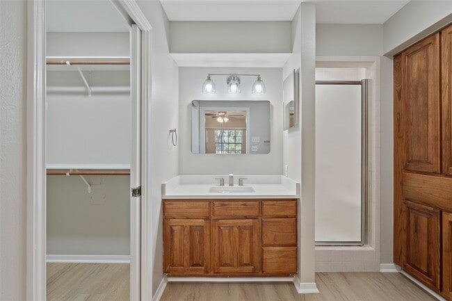 Building Photo - 200 Panorama Dr