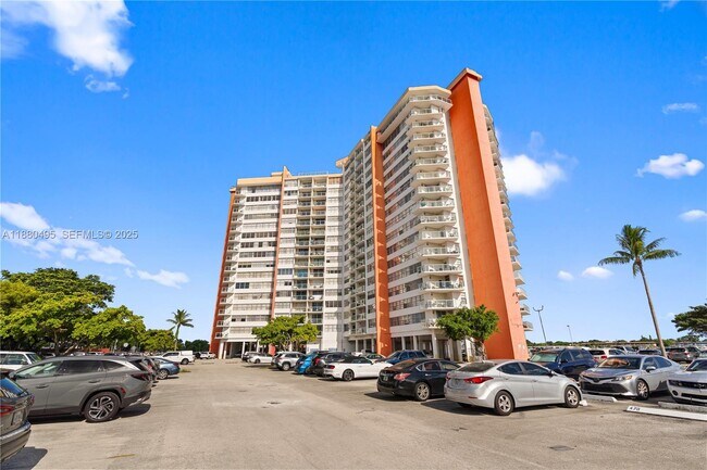 Building Photo - 1351 NE Miami Gardens Dr