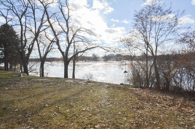 Building Photo - 1 Bed, 1 Bath Home on Silver Lake Available For Rent