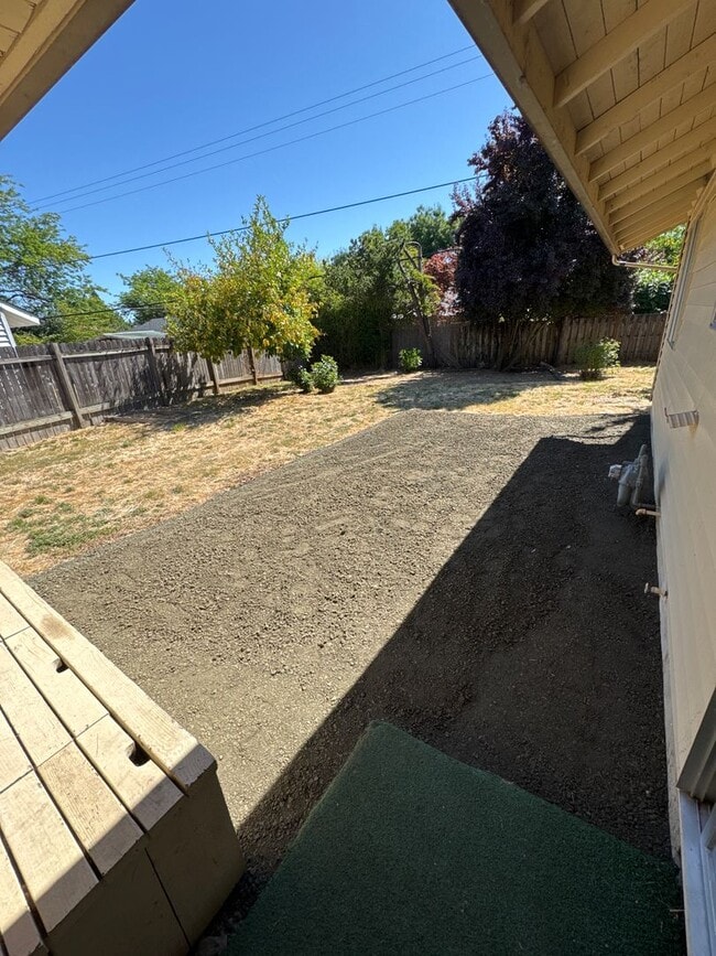 Building Photo - Cute 3 Bedroom 1 Bath in NW Corvallis! Sma...