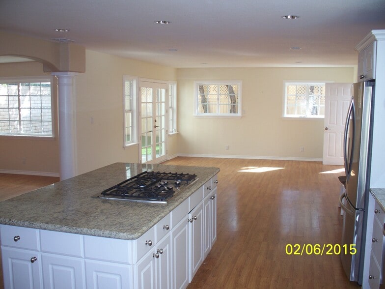 Building Photo - 7830 W 83rd St