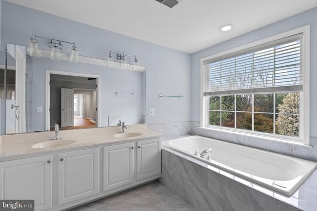 Building Photo - 45773 Smoketree Terrace