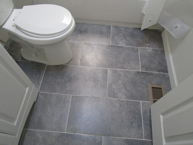 Building Photo - Remodeled Row - Oak Lane