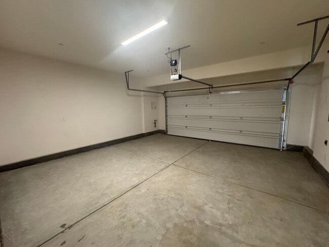 Building Photo - Beautiful Brand-New Home (Price Drop)>>>> Call Today>>>>