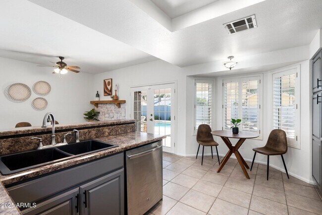 Building Photo - 2826 N Villas Ct