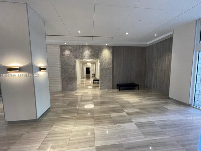Building Photo - 100 Bayview Dr