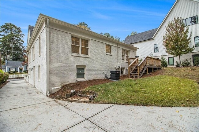 Building Photo - 942 Eulalia Rd NE