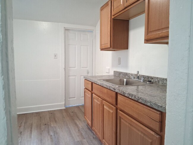 Building Photo - 213 Cohansey St