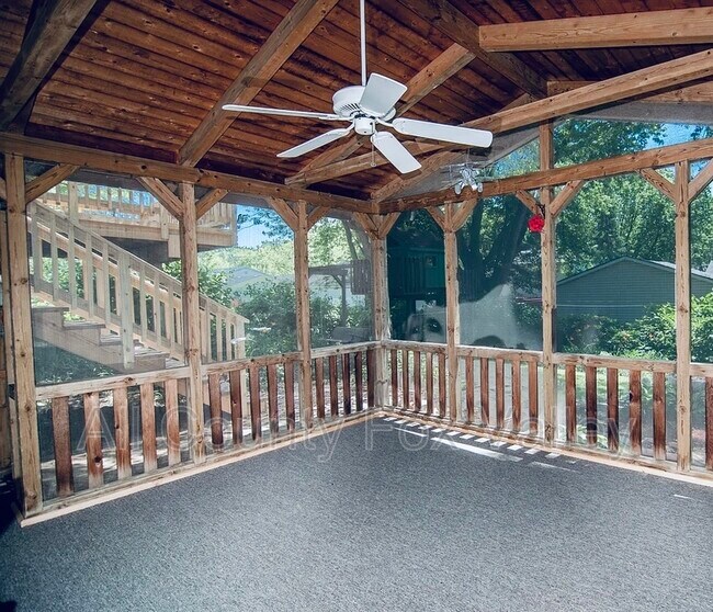 Building Photo - 633 W Briarcliff Rd