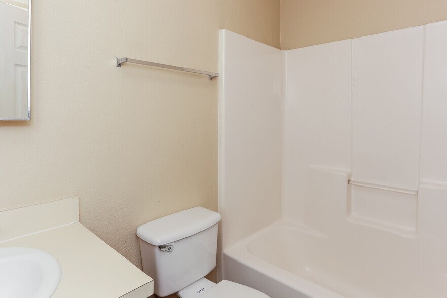 Building Photo - 1554 Brook Forest Dr